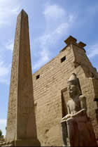 Obelisco e statua Ramesesse II - Luxor